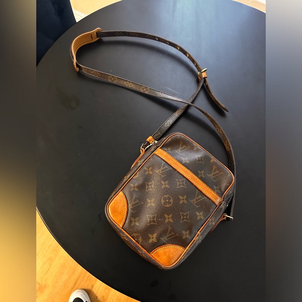 Louis Vuitton crossbody bag. Authentic